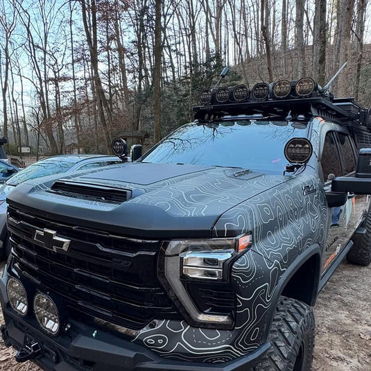 Chevrolet-Silverado-2500HD-with-Scoop-Lensun-98W-Hood-Solar-Panel-7